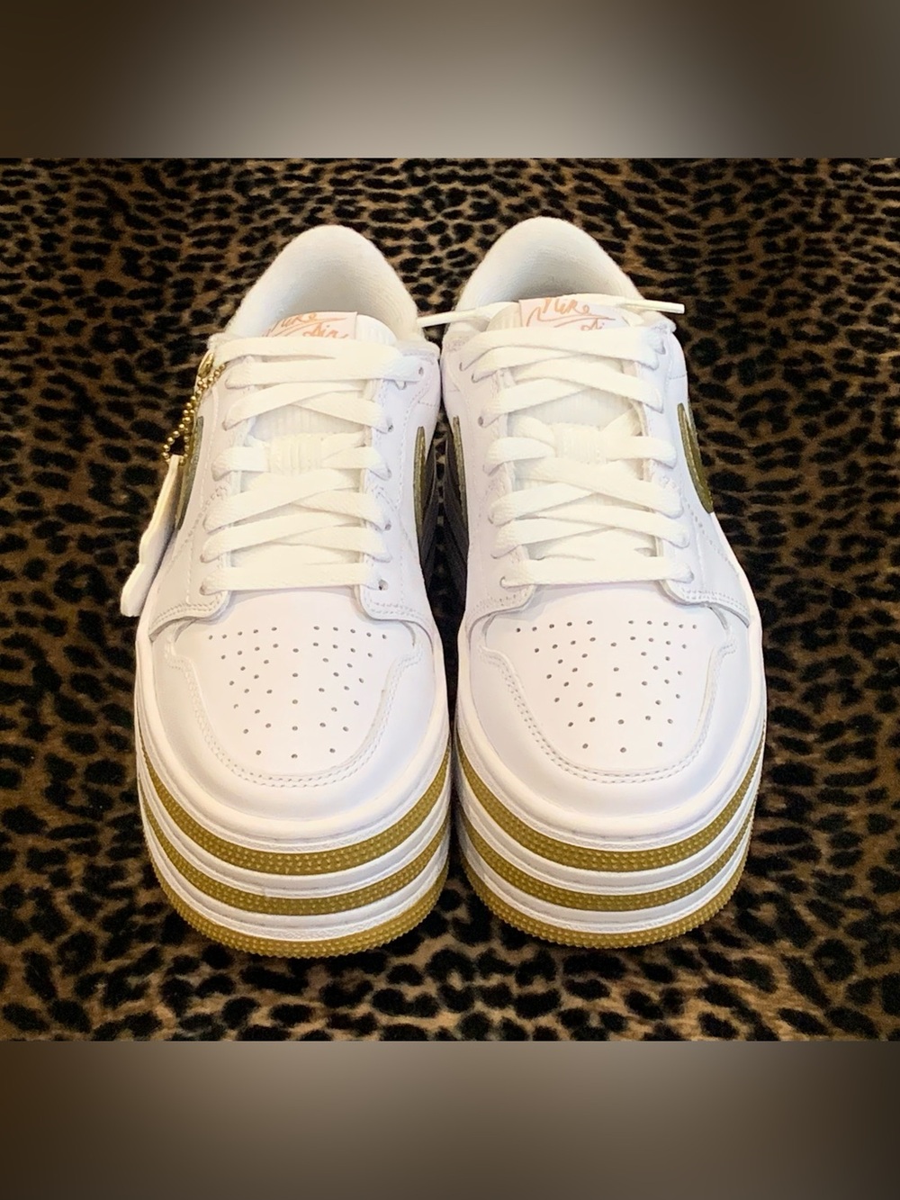 Nike - Picture 3 of 5